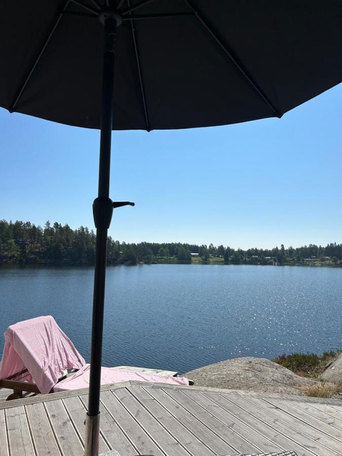 Lyseren Waterfront Cabin Omberg Extérieur photo